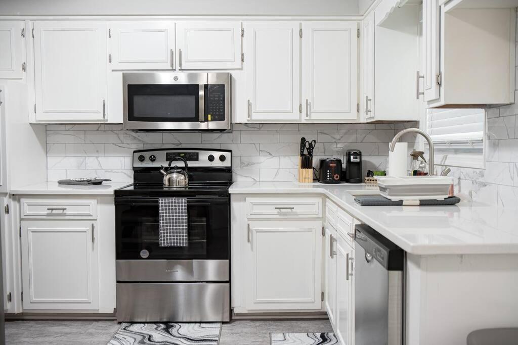 Cozy Brick Ranch Home Owned And Operated By An Army Soldier!! كولومبس المظهر الخارجي الصورة