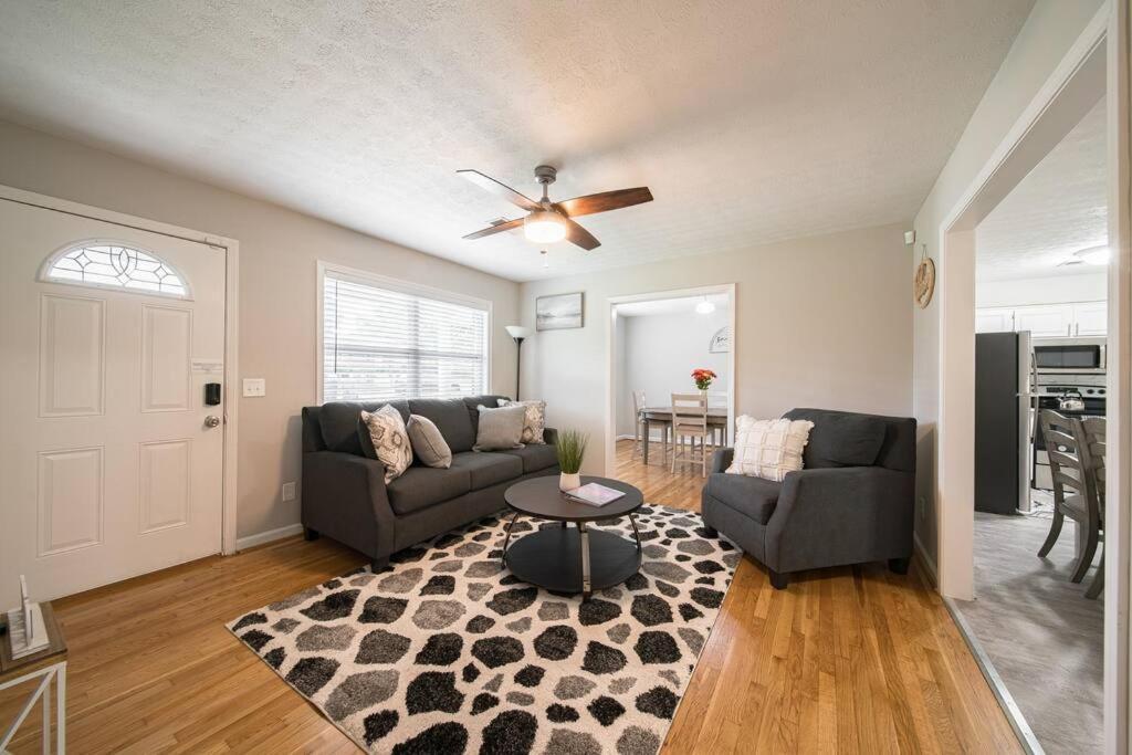 Cozy Brick Ranch Home Owned And Operated By An Army Soldier!! كولومبس المظهر الخارجي الصورة